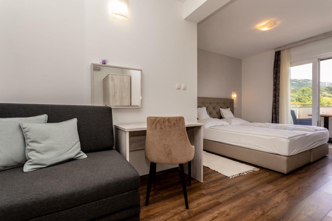 Bed & Breakfast Dosen Baska  Exterior photo